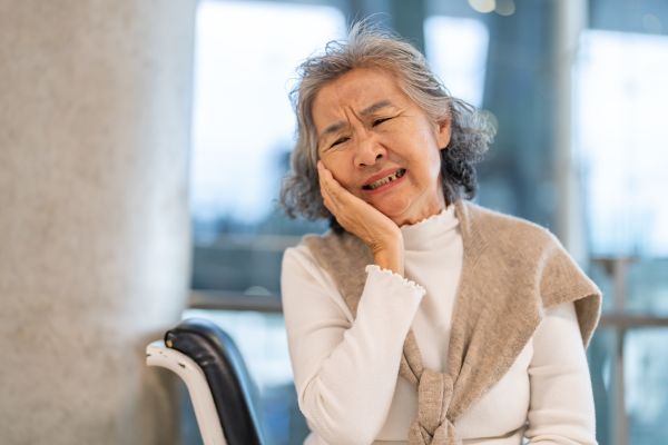 How An Emergency Dentist Addresses A Dislodged Tooth
